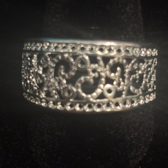 Elegant Silver Filigree Ring - Picture 3 of 3